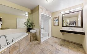 Wingate Hotel Calgary 3*